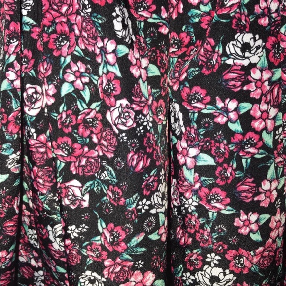 Mini skirt - Picture 2 of 2